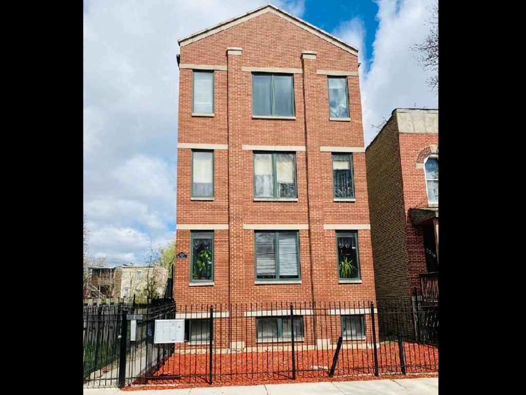 3220 W Walnut St, Chicago, IL 60624