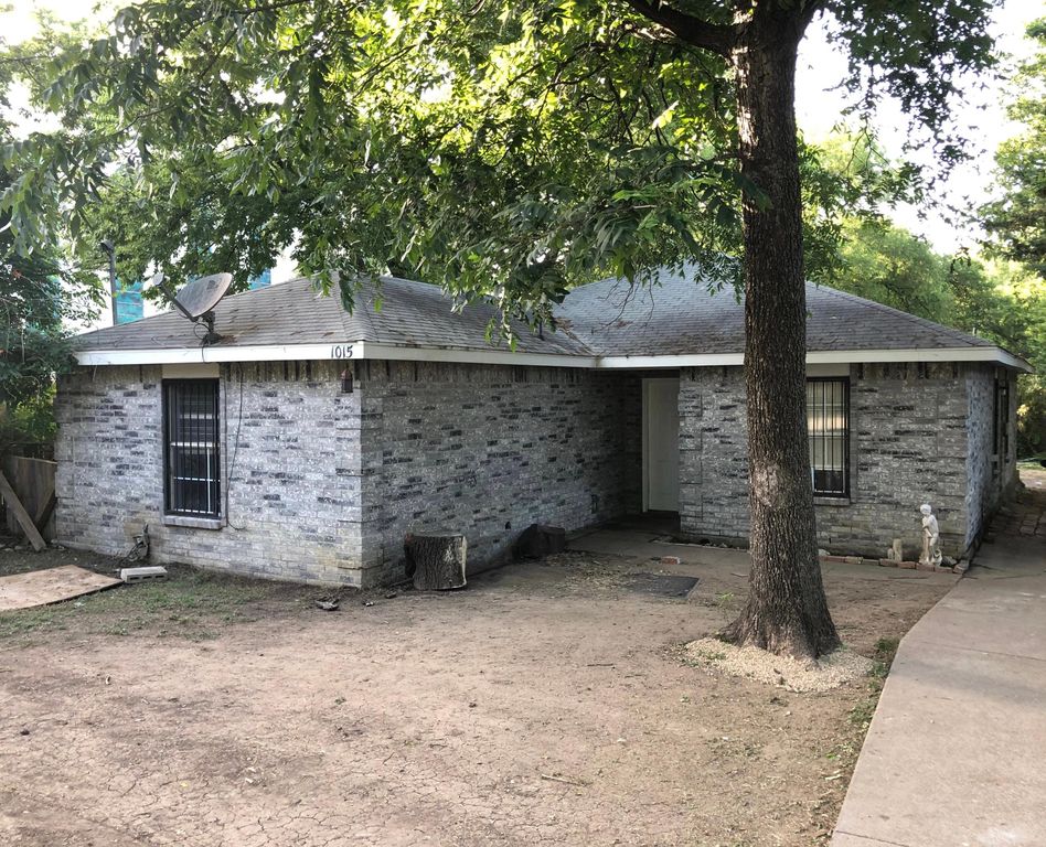 1015 W Clarendon Dr, Dallas, TX 75208