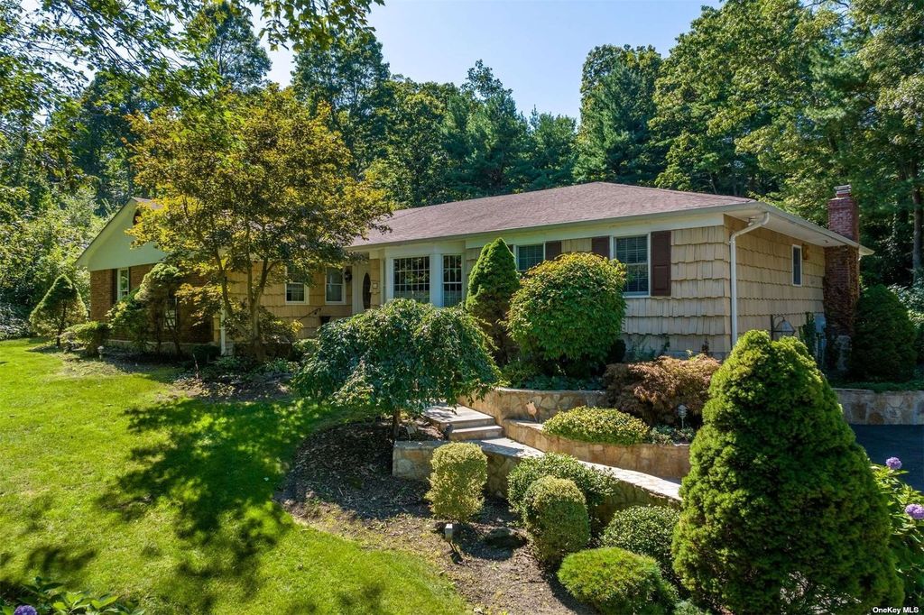 28 Stepping Stone Crescent, Dix Hills, NY 11746 MLS 3502895 Trulia