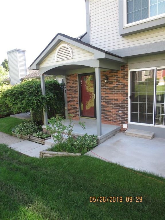 623 Winwood Cir #11, Walled Lake, MI 48390