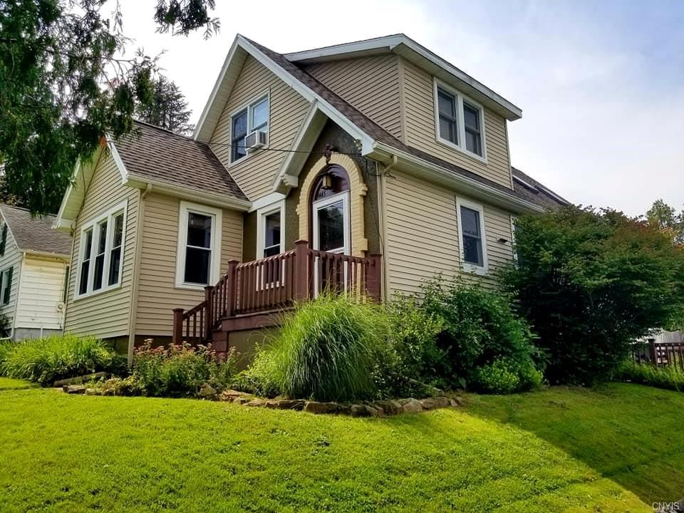 9445 Orchard St, Sauquoit, NY 13456