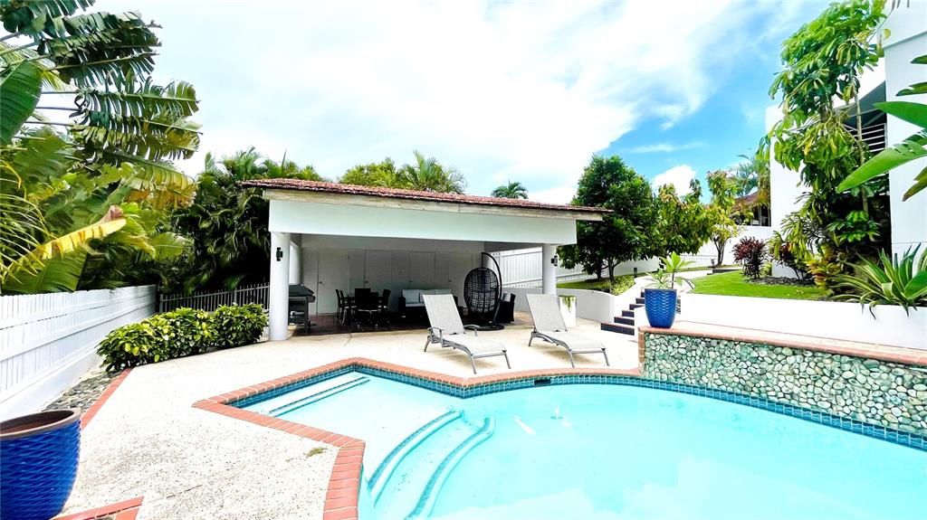 55 Reina Cristina La Villa De Torrimar, Guaynabo, PR 00969 MLS