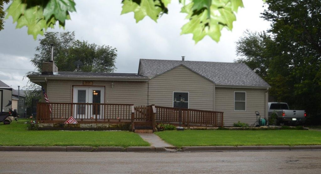 205 W 8th St, Chapman, KS 67431 Trulia