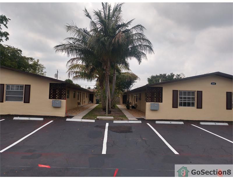 240 NW 40th Ct, Fort Lauderdale, FL - 2 Bed, 1 Bath Multi-Family Home