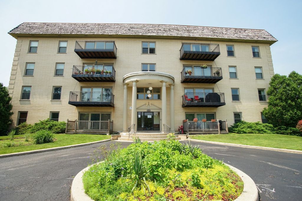 9601 Golf Rd   #201, Des Plaines, IL 60016