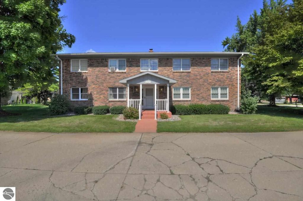 6007 Golfcrest Dr #2, Williamsburg, MI 49690