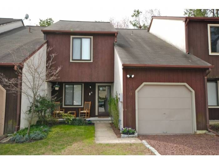 18 Queen Ann Ct, Marlton, NJ 08053