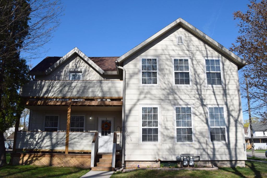 603 S Locust St, Appleton, WI 54914