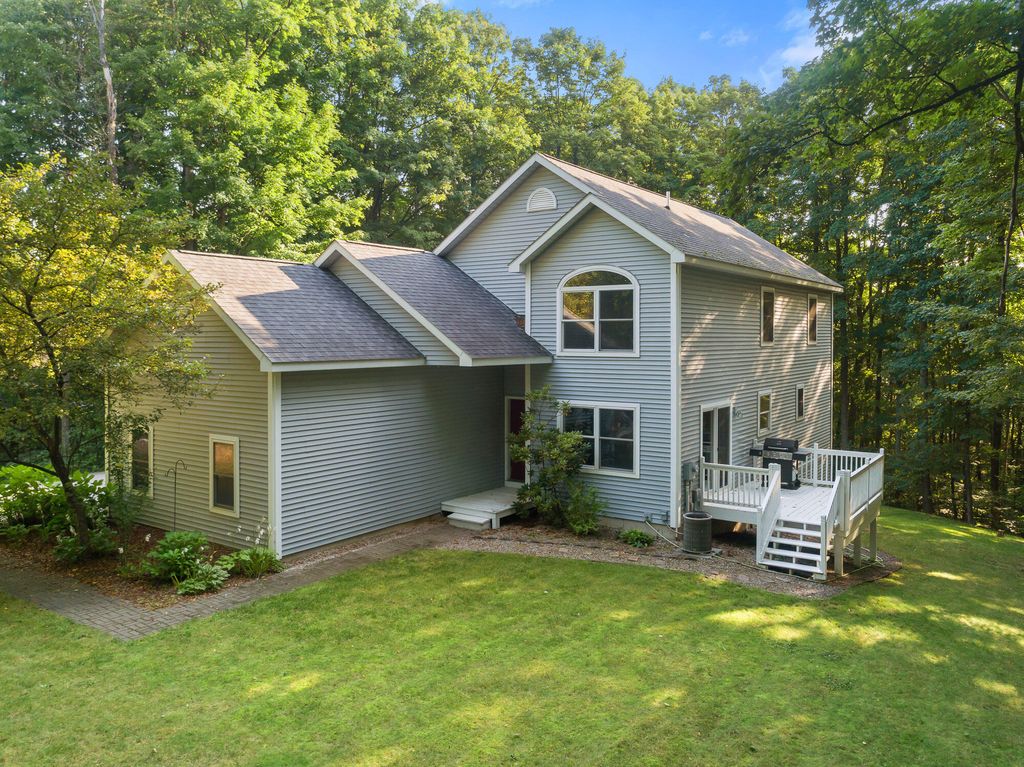 35 Whispering Woods Dr, Traverse City, MI 49696