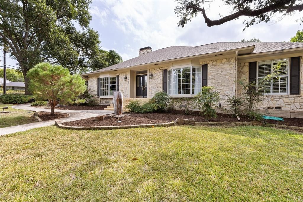 7228 Spring Valley Rd, Dallas, TX 75254