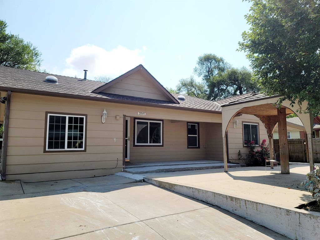 2844 N Park Pl, Wichita, KS 67204