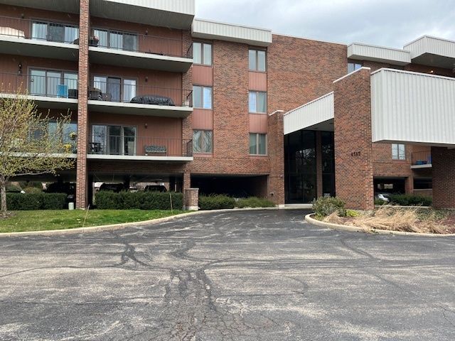 6585 Main St #204, Downers Grove, IL 60516