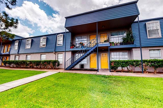 Valencia Grove Apartments