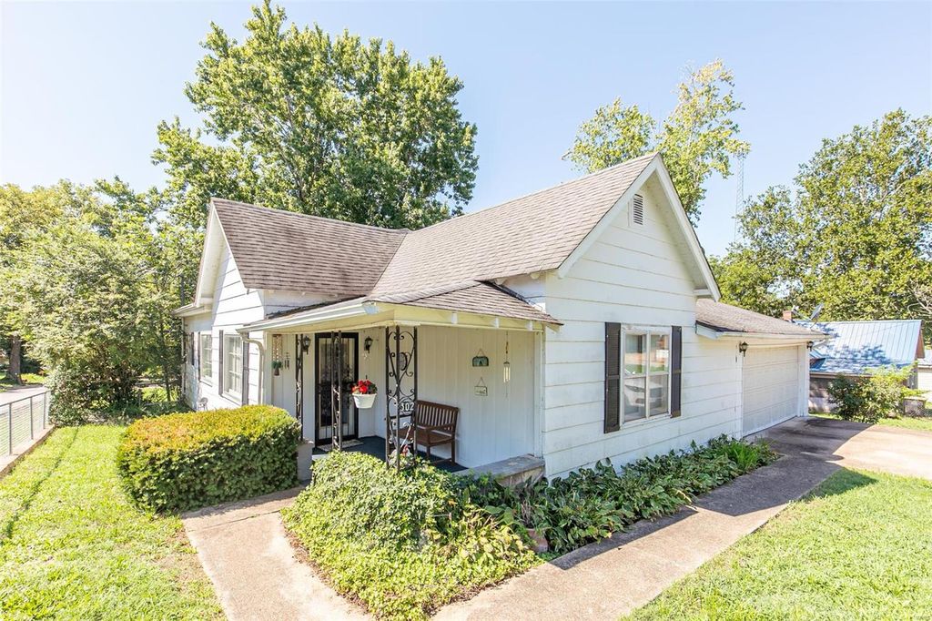 302 Brooks St, Doniphan, MO 63935