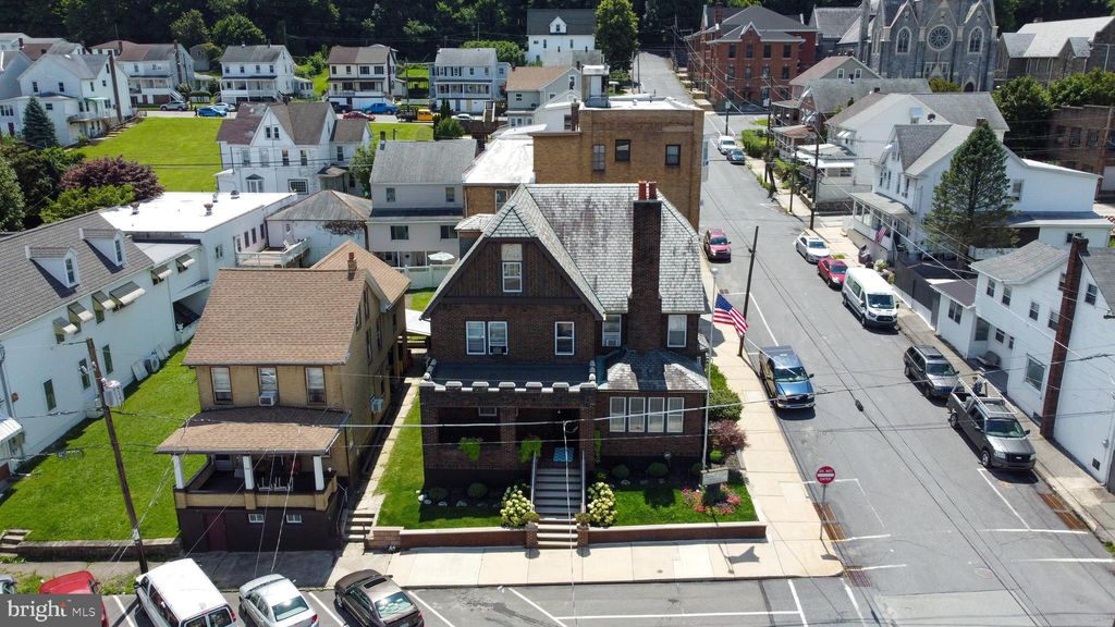 200 E Bertsch St, Lansford, PA 18232