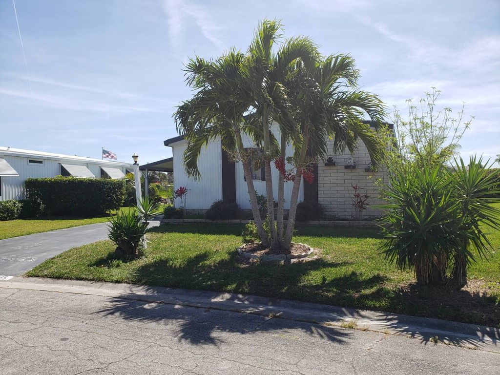 8775 20th St #265, Vero Beach, FL 32966
