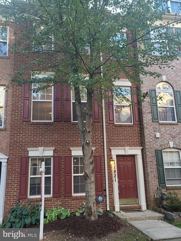 11821 Regents Park Dr, Germantown, MD 20876