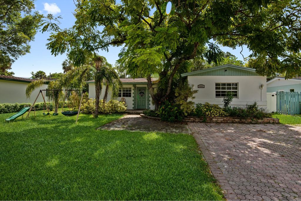 490 SW 49th Ter, Margate, FL 33068