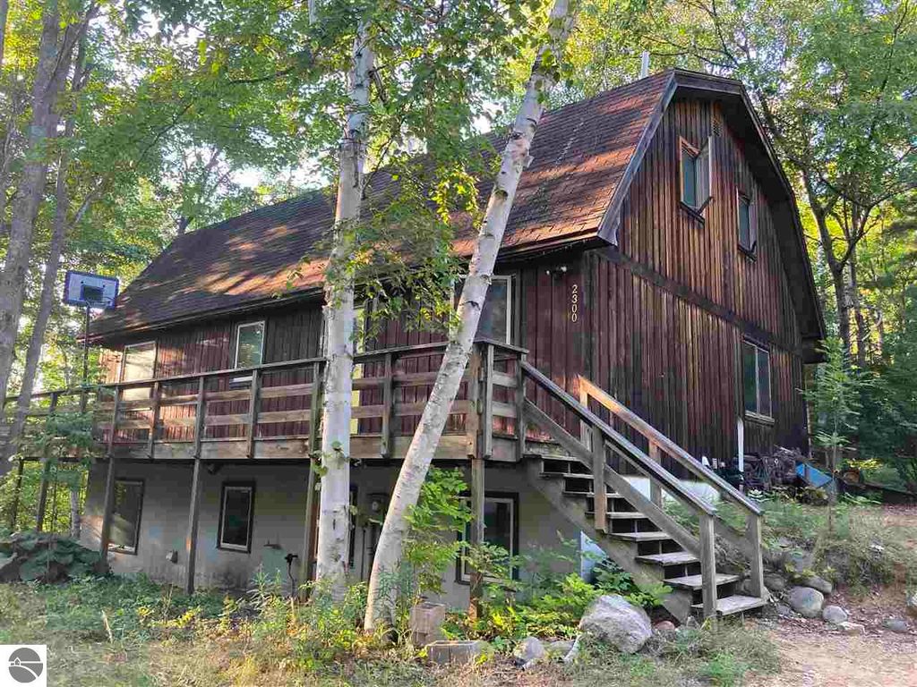 2300 N Jacobson Rd, Suttons Bay, MI 49682