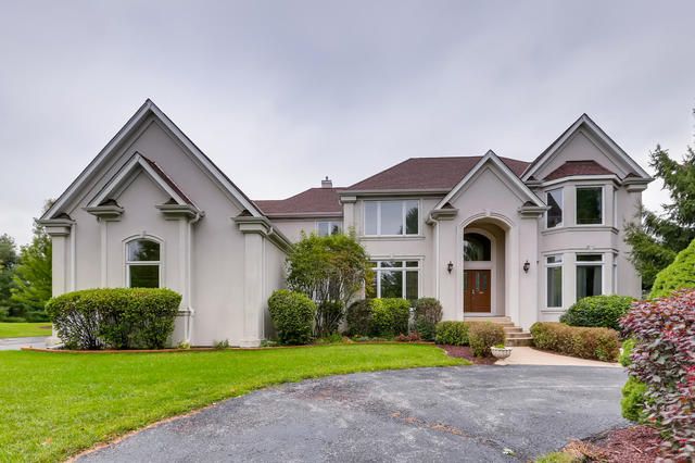 18 Ascot Ln, Barrington, IL 60010