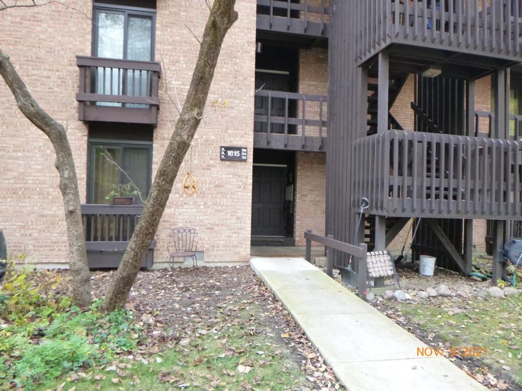 1615 Maple Ter #3L, Lisle, IL 60532