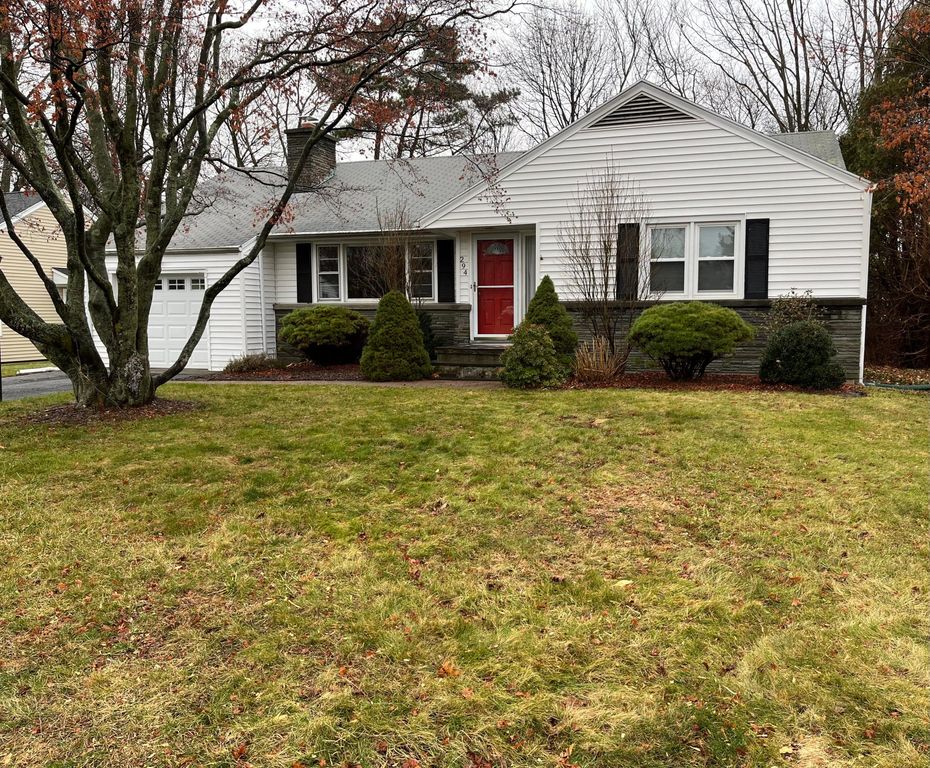 294 Nancy Dr, Bridgeport, CT 06604