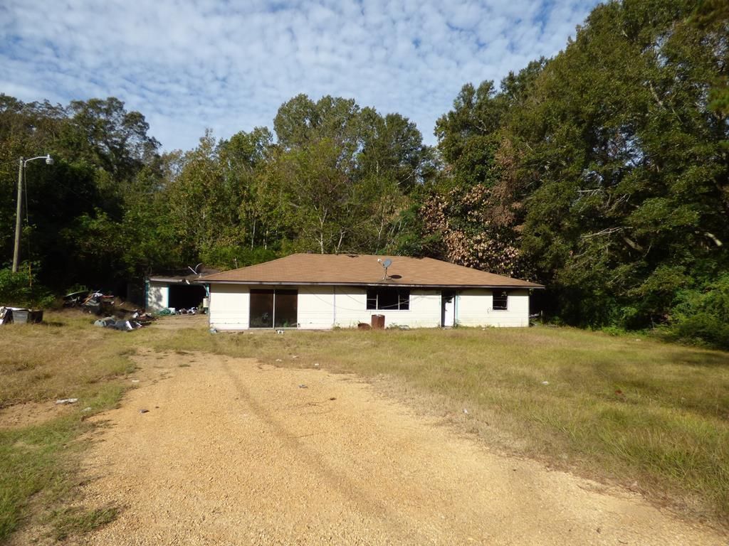 1041 Berthadale Cir, McComb, MS 39648