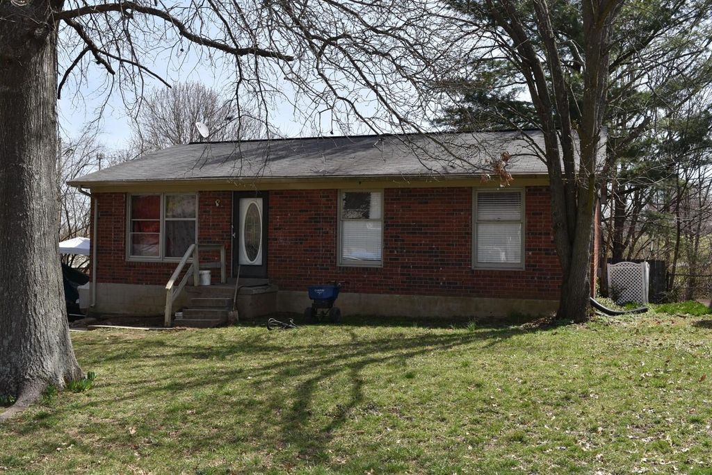 3208 Mirror Lake Dr, Lexington, KY 40515