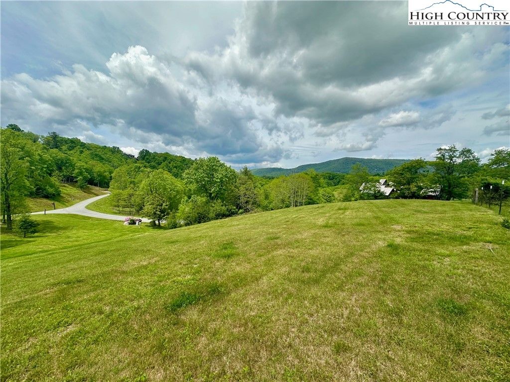 #203 Thunderhill Trail, Blowing Rock, NC 28605
