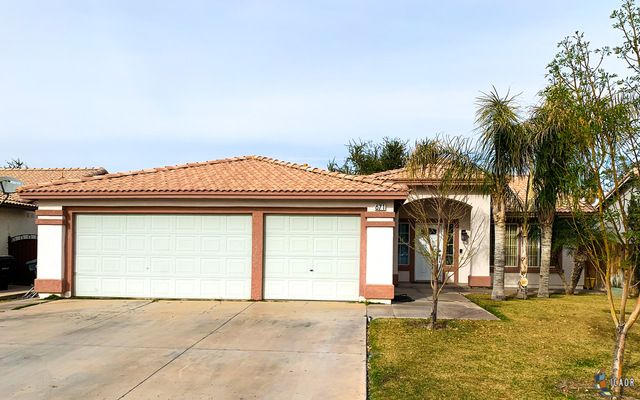 671 Joshua Tree St, Imperial, CA 92251