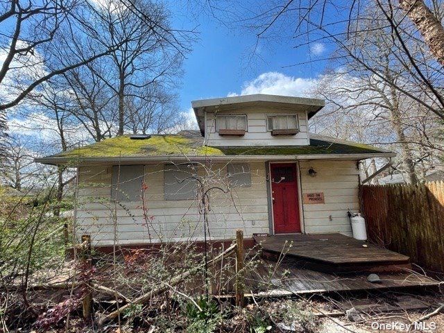 34 Hackensack Rd, Mastic Beach, NY 11951