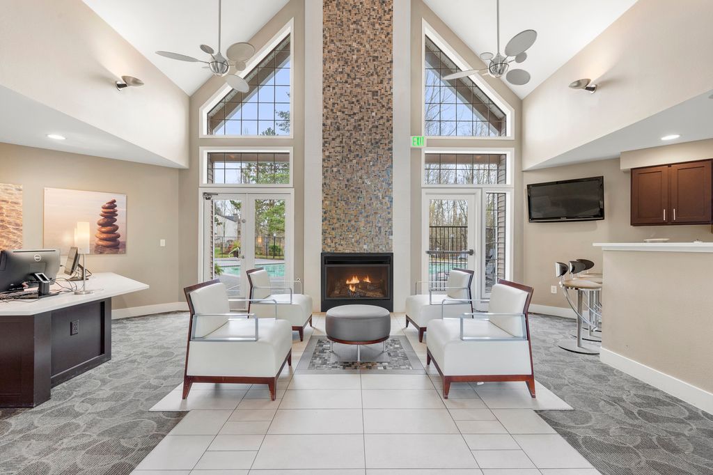 11101 SE 208th St, Kent, WA 98031