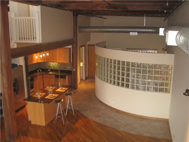 732 S Financial Pl, Chicago, IL 60605