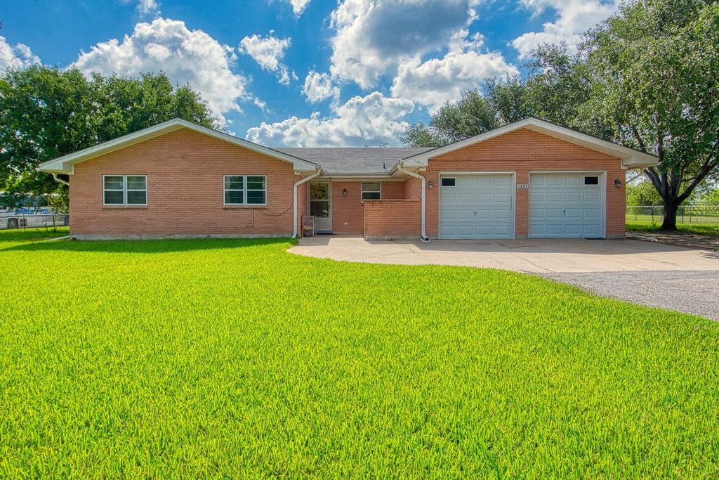 1203 Burleson St, West, TX 78022 Trulia