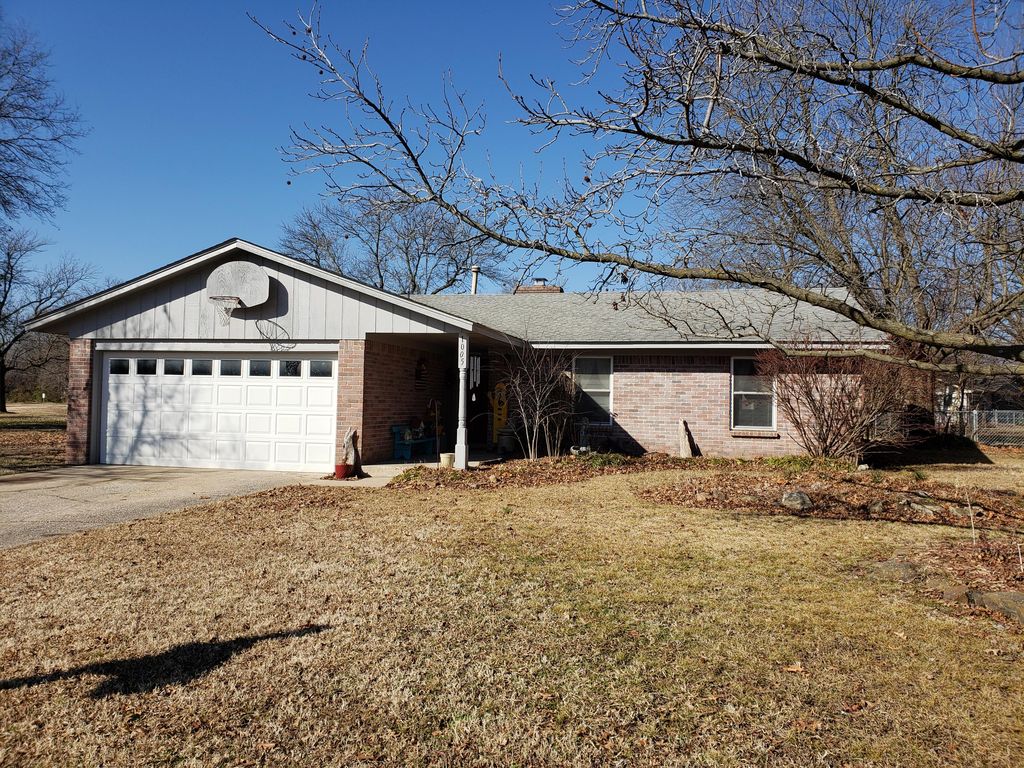 1005 Sky Harbor Dr, Miami, OK 74354