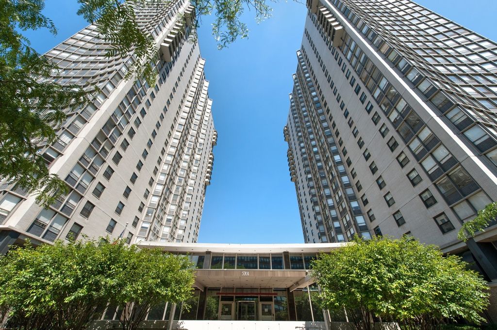 5701 N Sheridan Rd #3L, Chicago, IL 60660