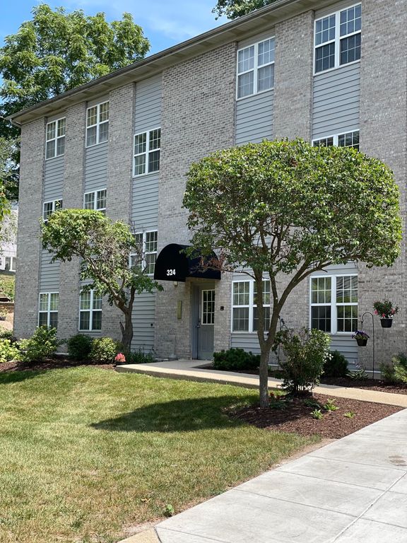 316 Tecumseh Trl, Lake In The Hills, IL 60156