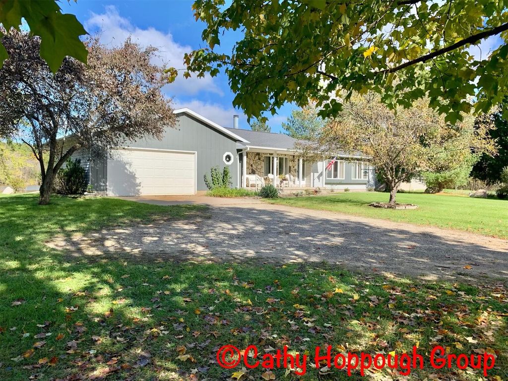 7761 Lyons Rd, Portland, MI 48875