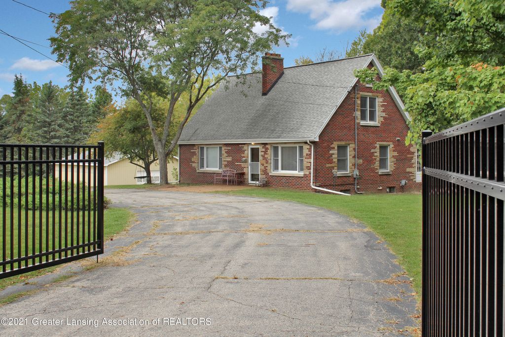 4632 Old Lansing Rd, Lansing, MI 48917