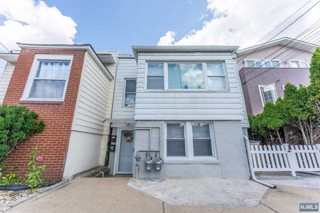 226 9th St, Fairview, NJ 07022