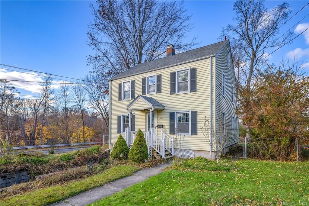 114 Fennbrook Rd, West Hartford, CT 06119