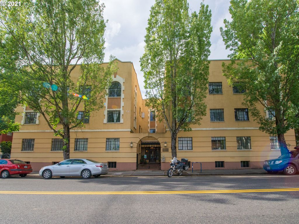 2829 SE Belmont St #303, Portland, OR 97214