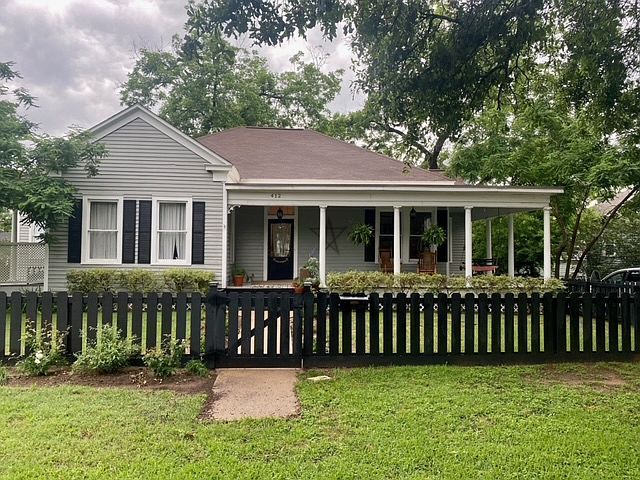 412 W Alamo St, Brenham, TX 77833