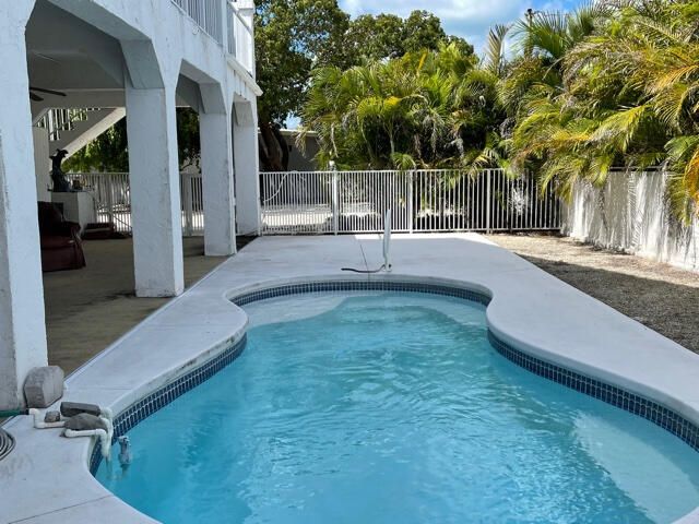 2825 Dolphin Dr, Marathon, FL 33050