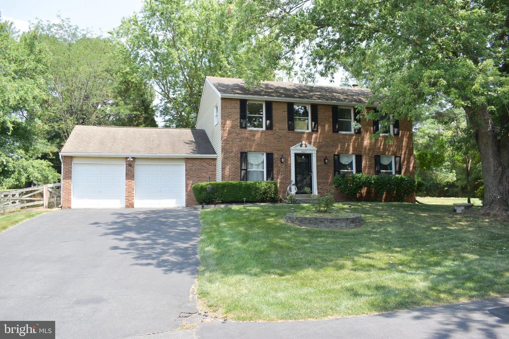 13627 Old Dairy Rd, Herndon, VA 20171