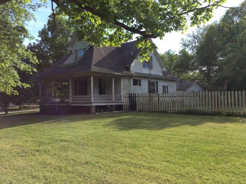 212 S Third St, Dahlgren, IL 4 Bed, 2 Bath SingleFamily Home Trulia