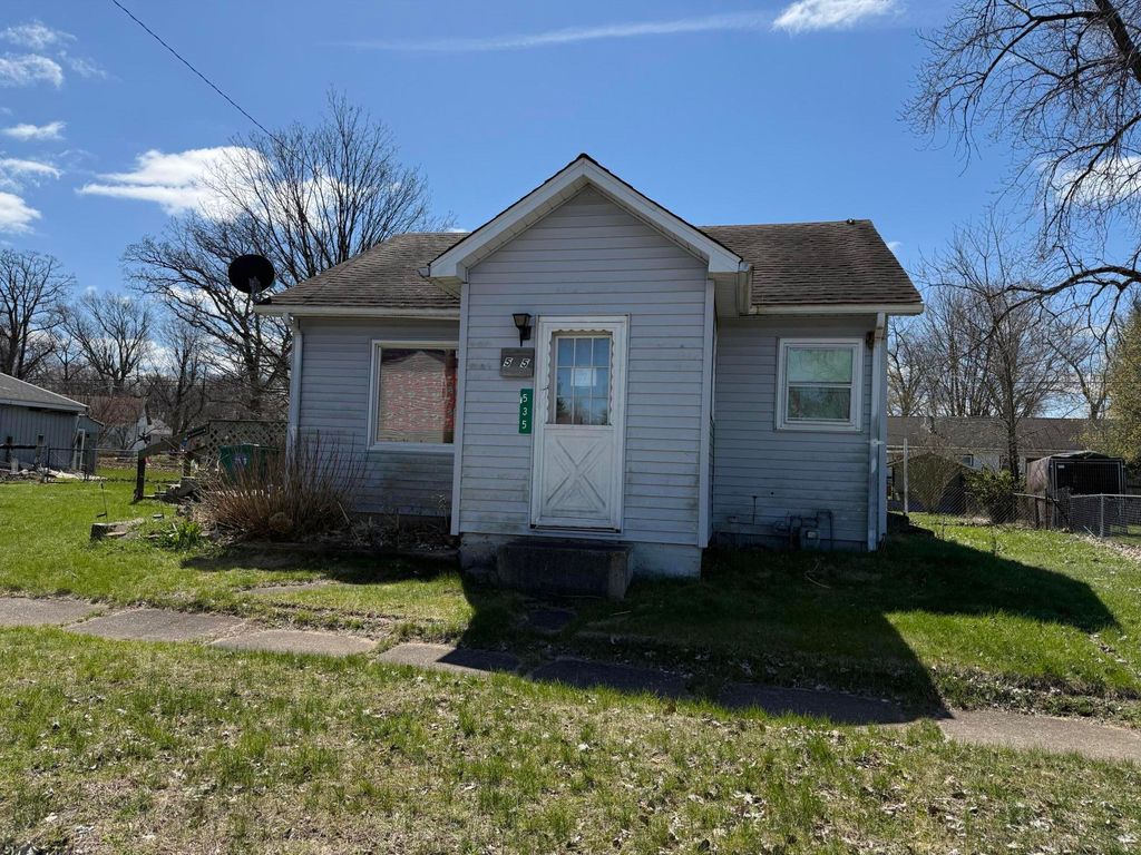 535 Evanston Rd, Kingsford Heights, IN 46346