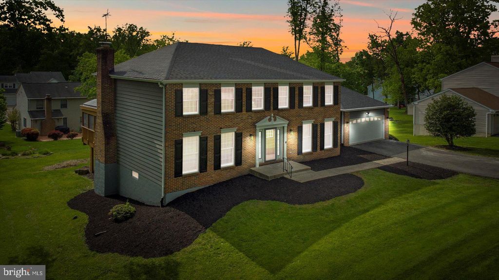 13 Country Mill Ct, Catonsville, MD 21228