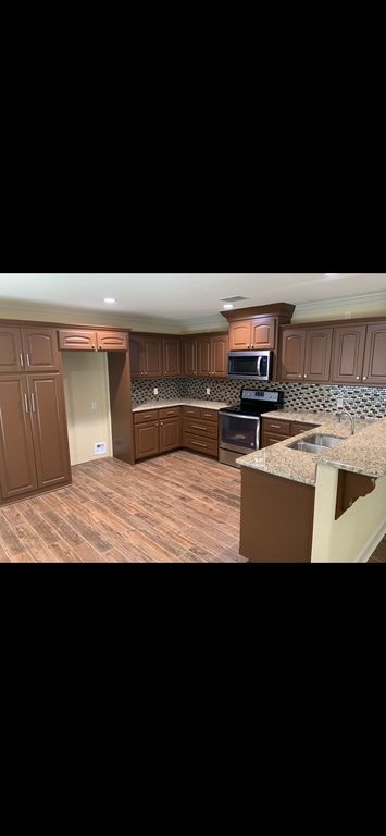 1030 S Green St, Longview, TX 75602