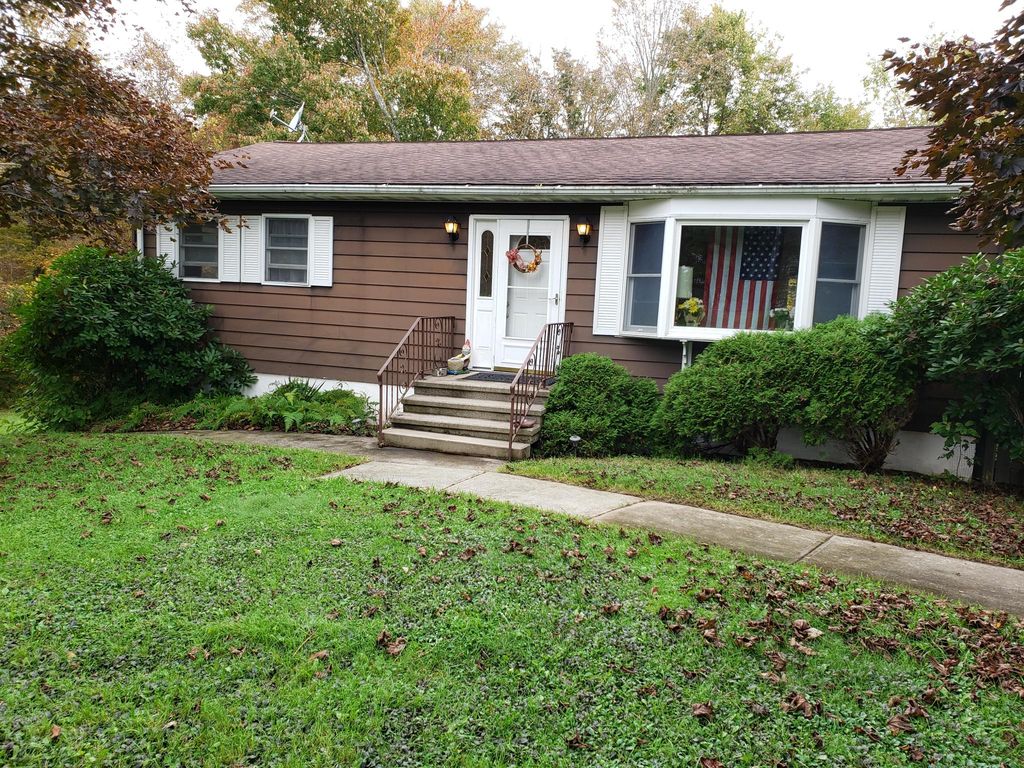 503 Goose Pond Rd, Lake Ariel, PA 18436